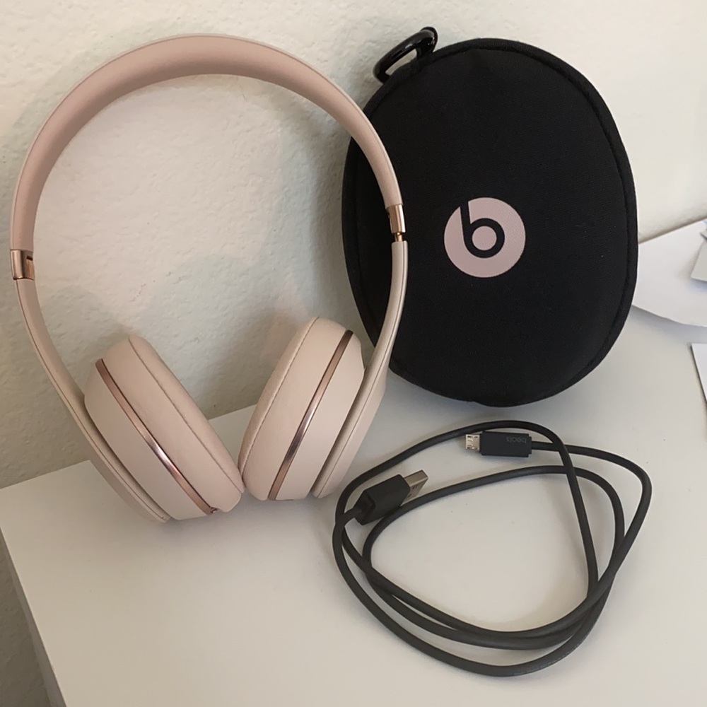 Brand new Beats By Dr.Dre Solo3 Wireless Headphone